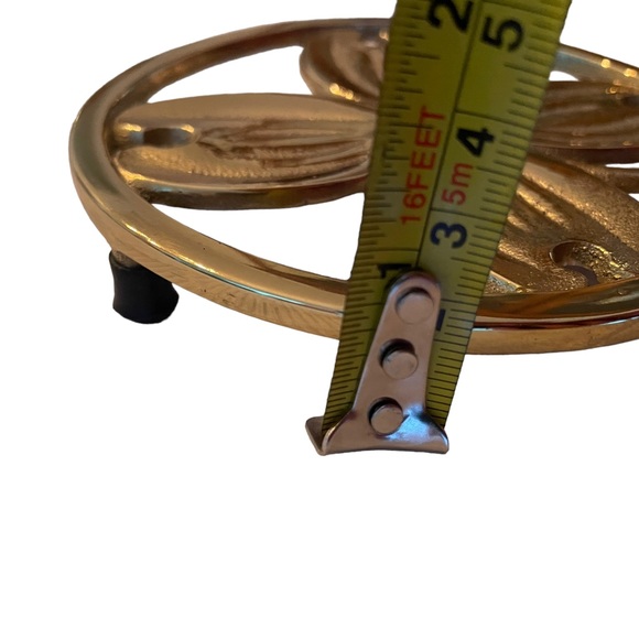 Virginia Metalcrafters Solid Brass Gold Signed Dogwood Flower Trivet, MCM 1950 - Picture 5 of 6